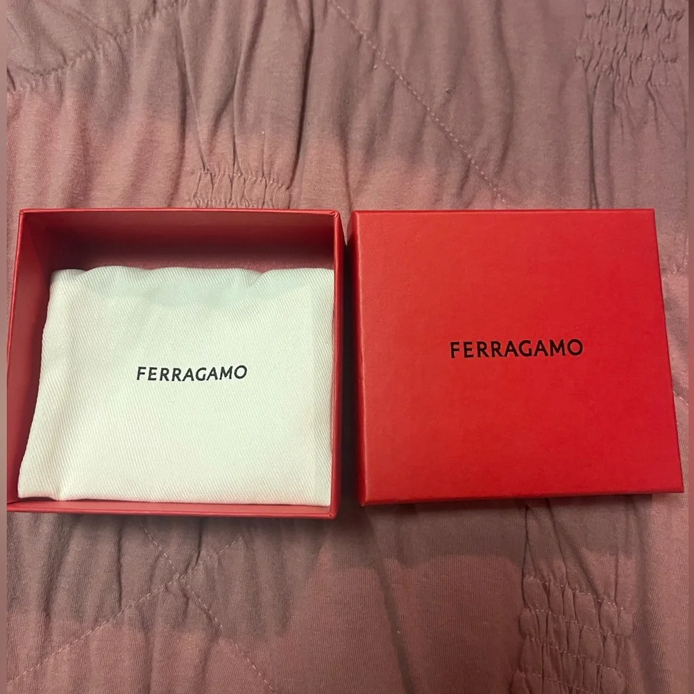 Empty box and bag from Ferragamo ring - Picture 2 of 2